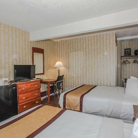 YYC Canadas Best Value Inn Chinook Station מראה חיצוני תמונה