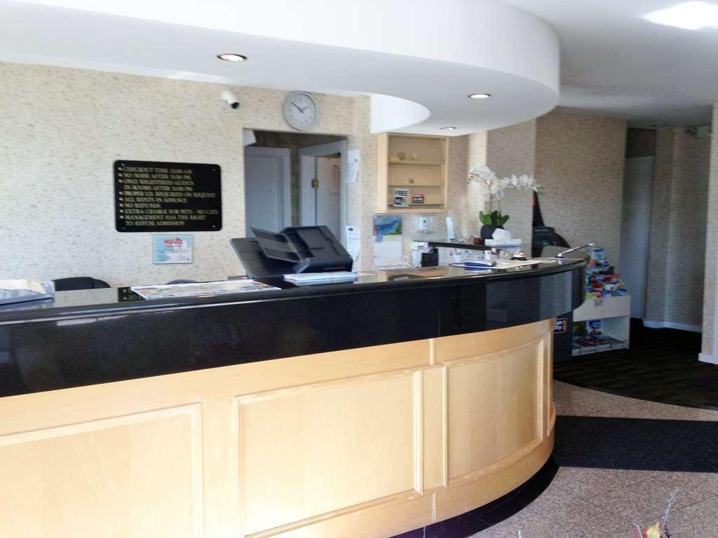 YYC Canadas Best Value Inn Chinook Station מראה פנימי תמונה