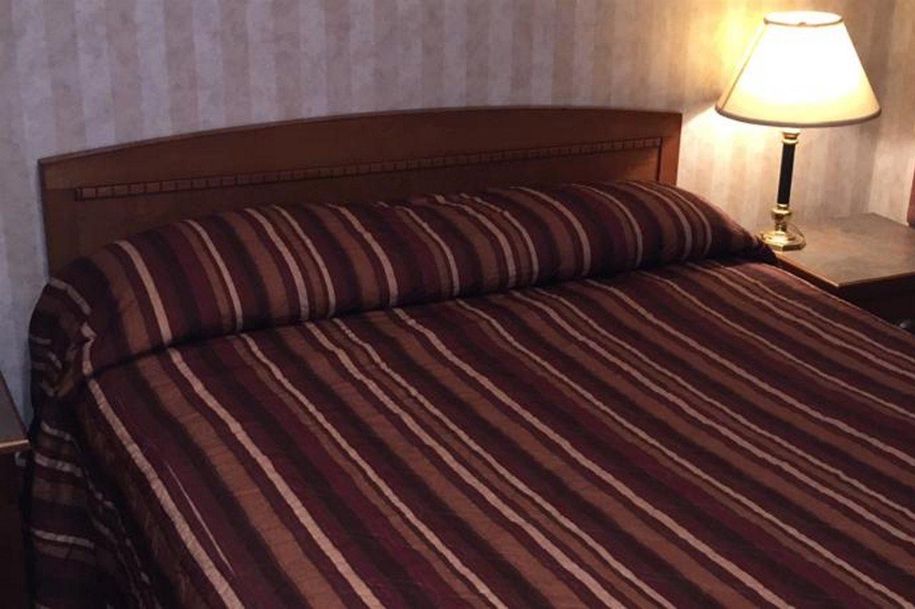 YYC Canadas Best Value Inn Chinook Station מראה חיצוני תמונה