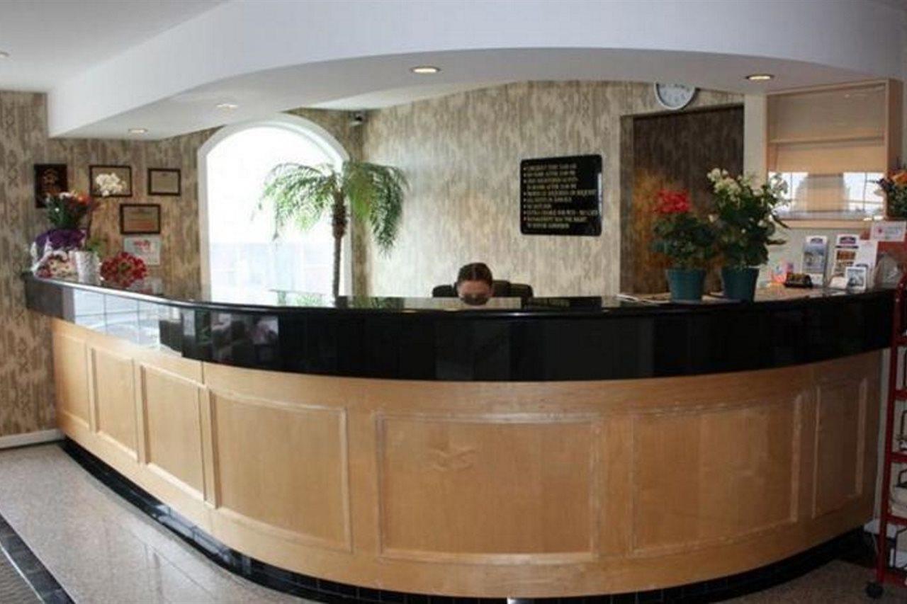 YYC Canadas Best Value Inn Chinook Station מראה חיצוני תמונה