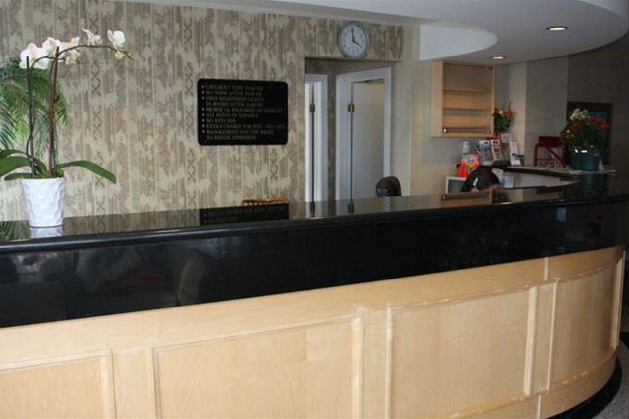 YYC Canadas Best Value Inn Chinook Station מראה חיצוני תמונה