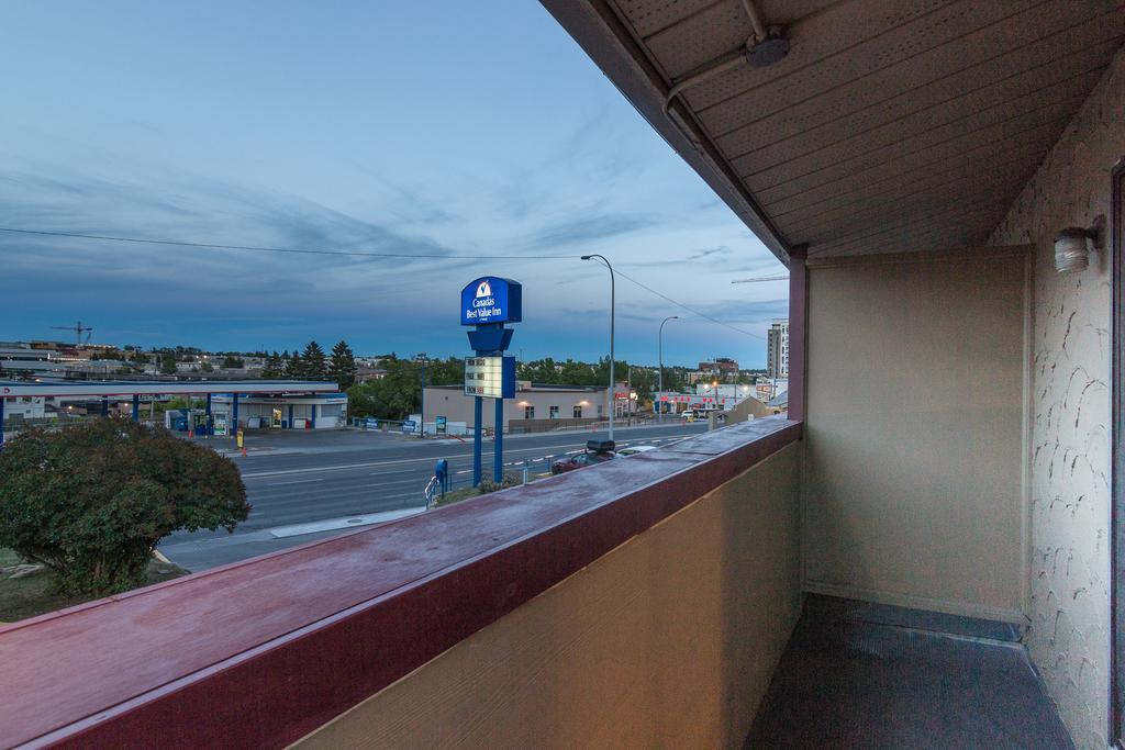 YYC Canadas Best Value Inn Chinook Station מראה חיצוני תמונה