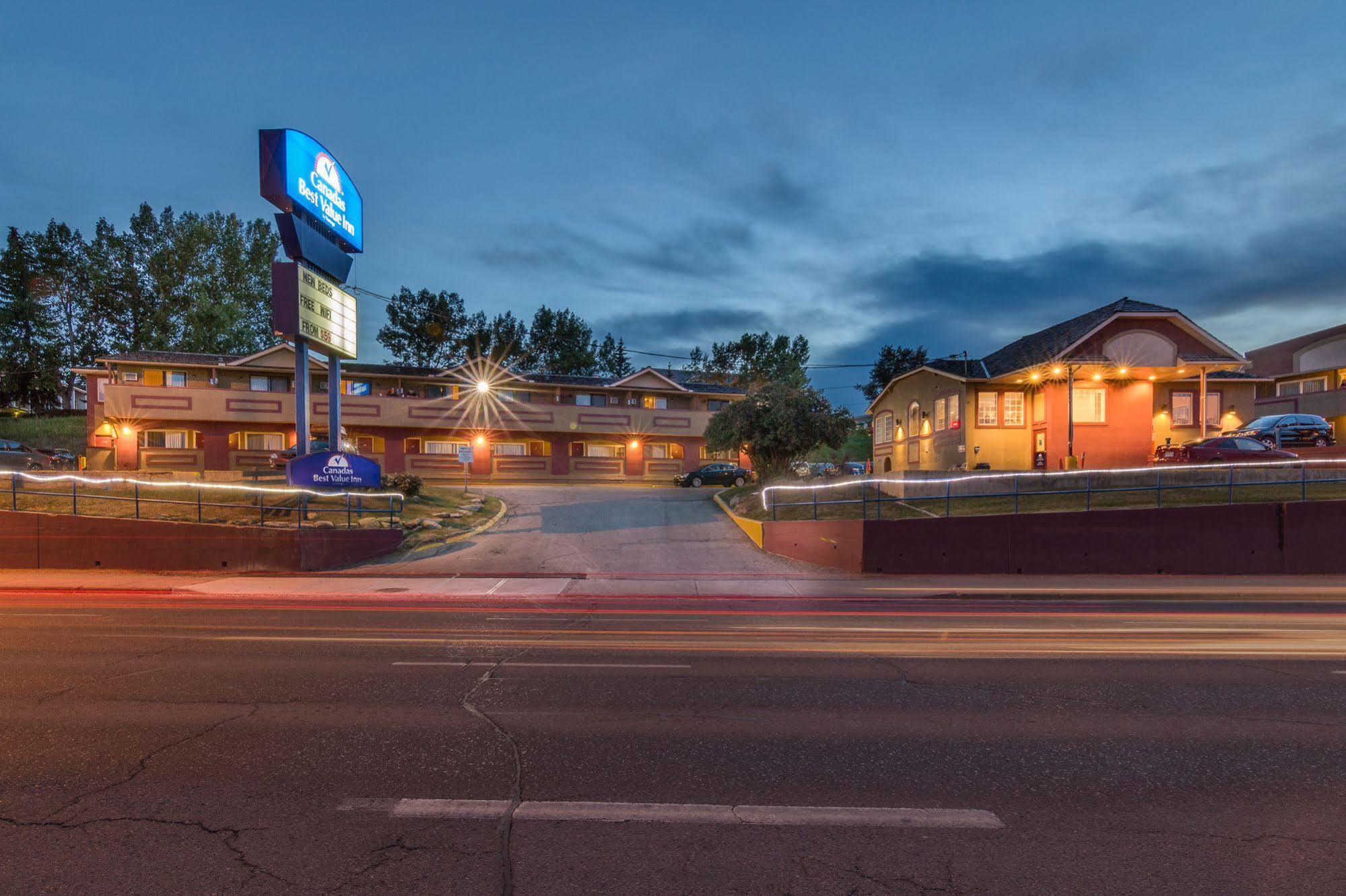 YYC Canadas Best Value Inn Chinook Station מראה חיצוני תמונה