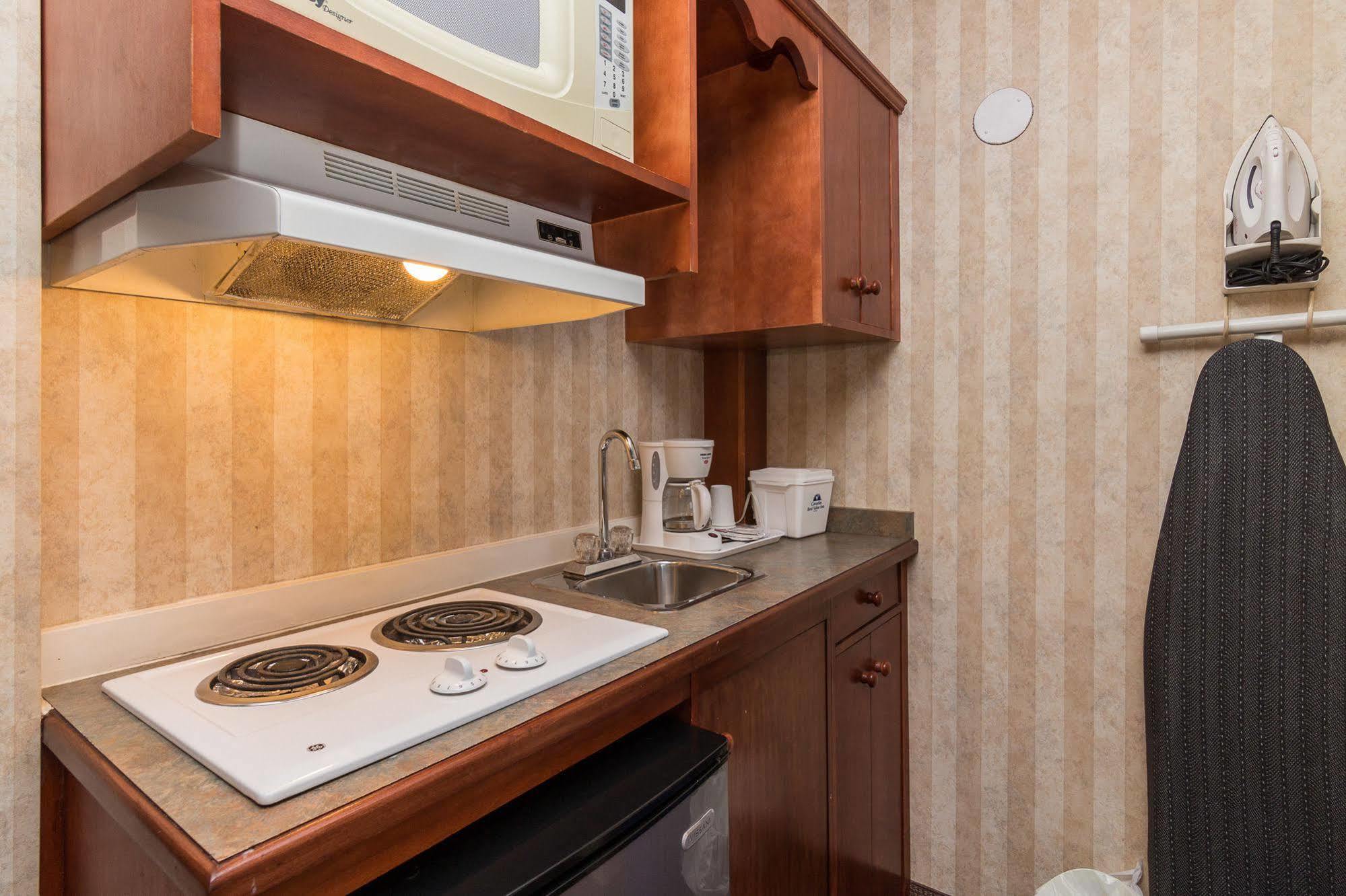 YYC Canadas Best Value Inn Chinook Station מראה חיצוני תמונה