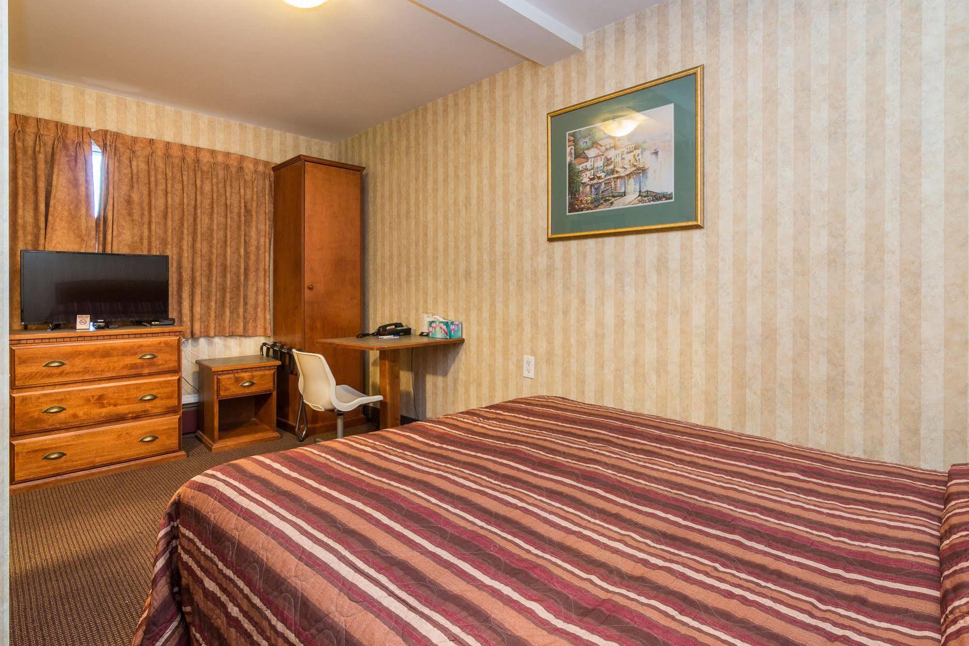 YYC Canadas Best Value Inn Chinook Station מראה חיצוני תמונה