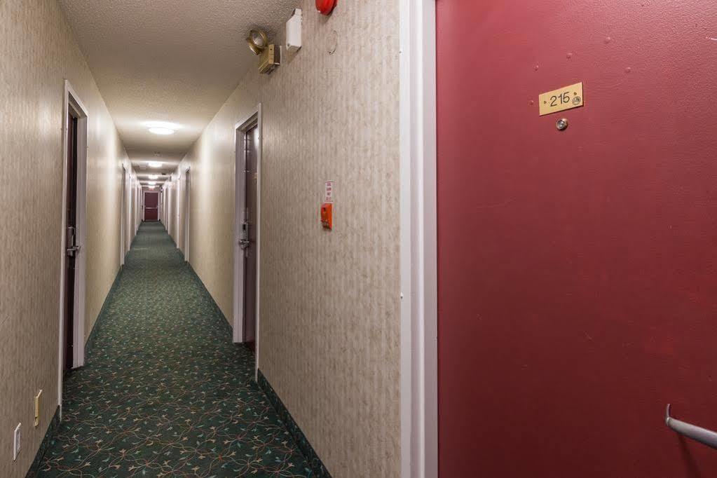 YYC Canadas Best Value Inn Chinook Station מראה חיצוני תמונה