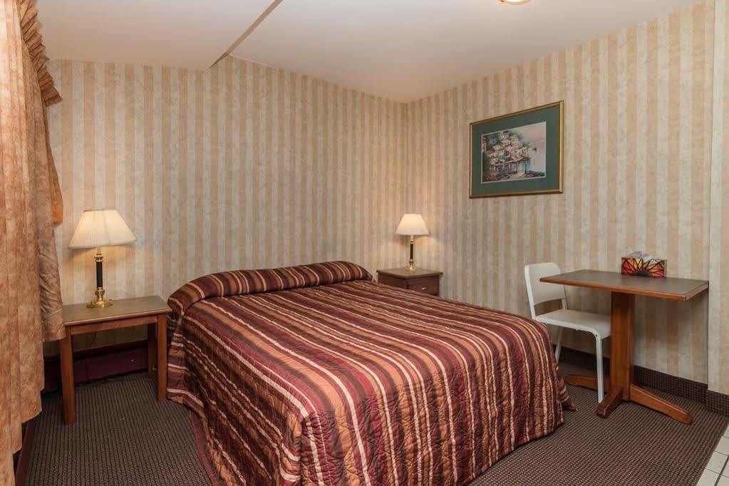YYC Canadas Best Value Inn Chinook Station מראה חיצוני תמונה