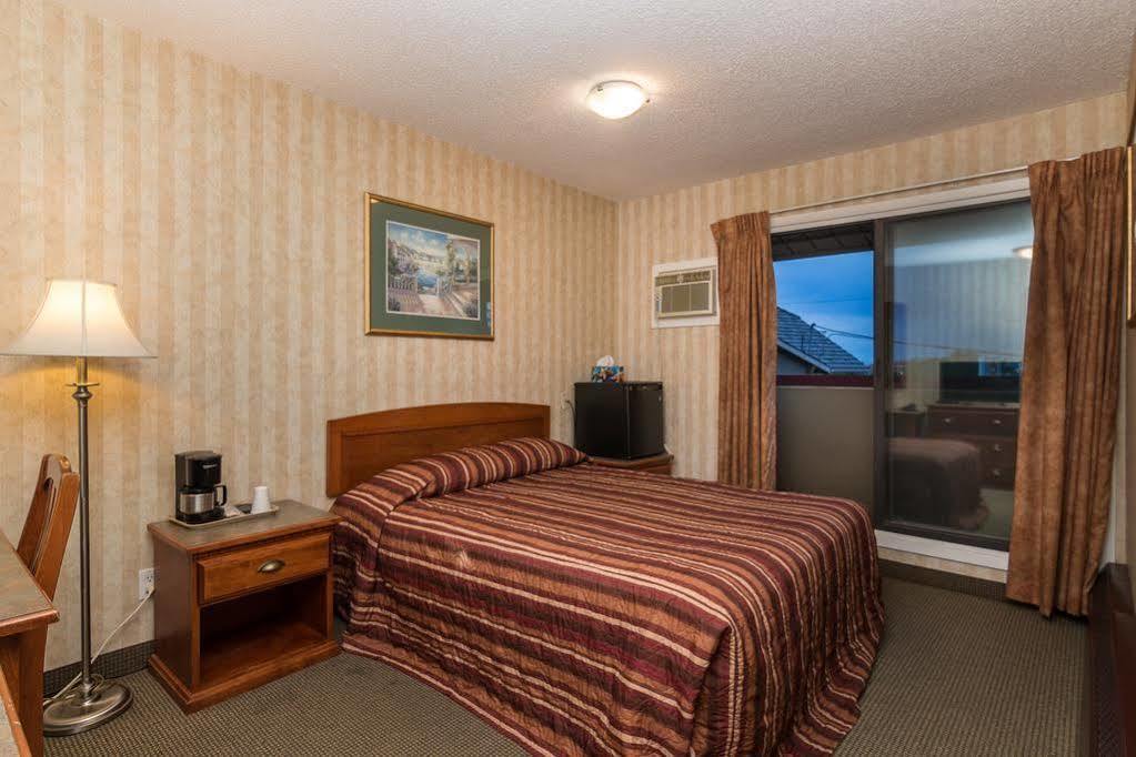YYC Canadas Best Value Inn Chinook Station מראה חיצוני תמונה