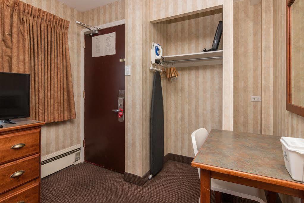YYC Canadas Best Value Inn Chinook Station מראה חיצוני תמונה