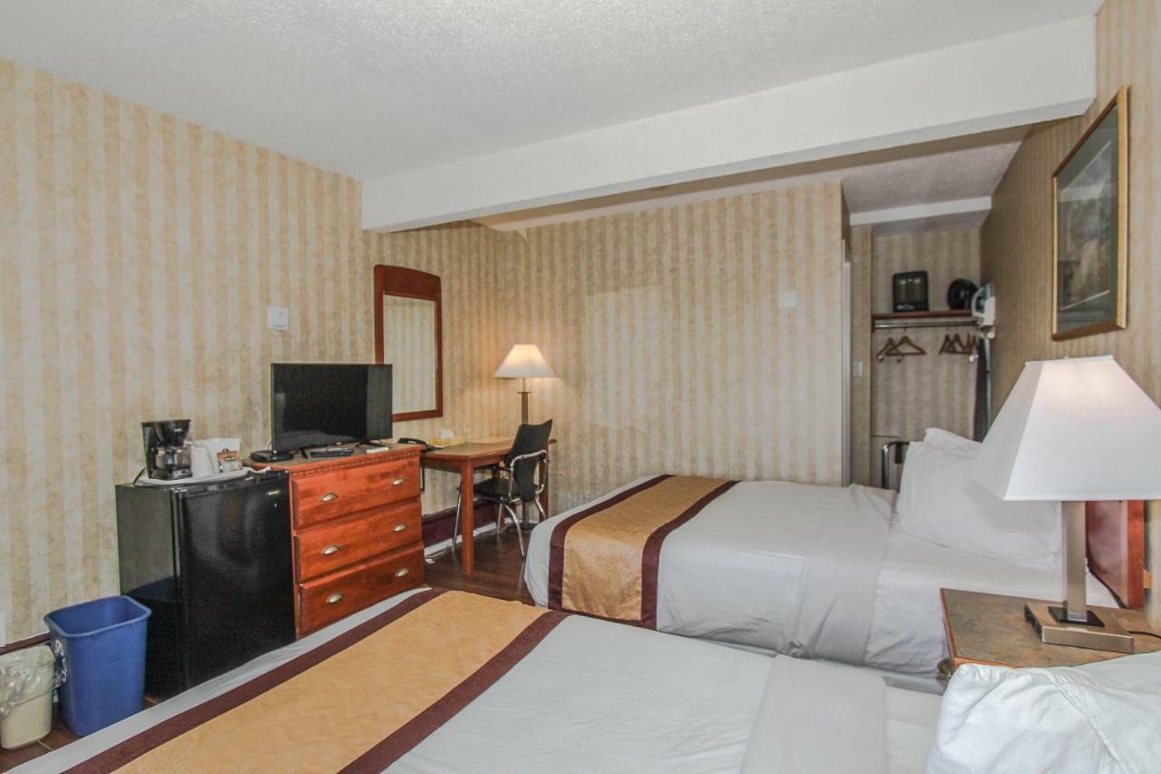 YYC Canadas Best Value Inn Chinook Station מראה חיצוני תמונה