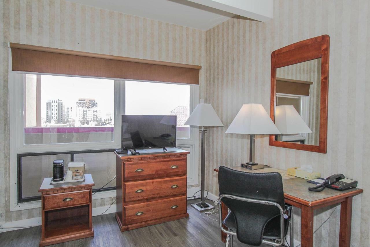 YYC Canadas Best Value Inn Chinook Station מראה חיצוני תמונה