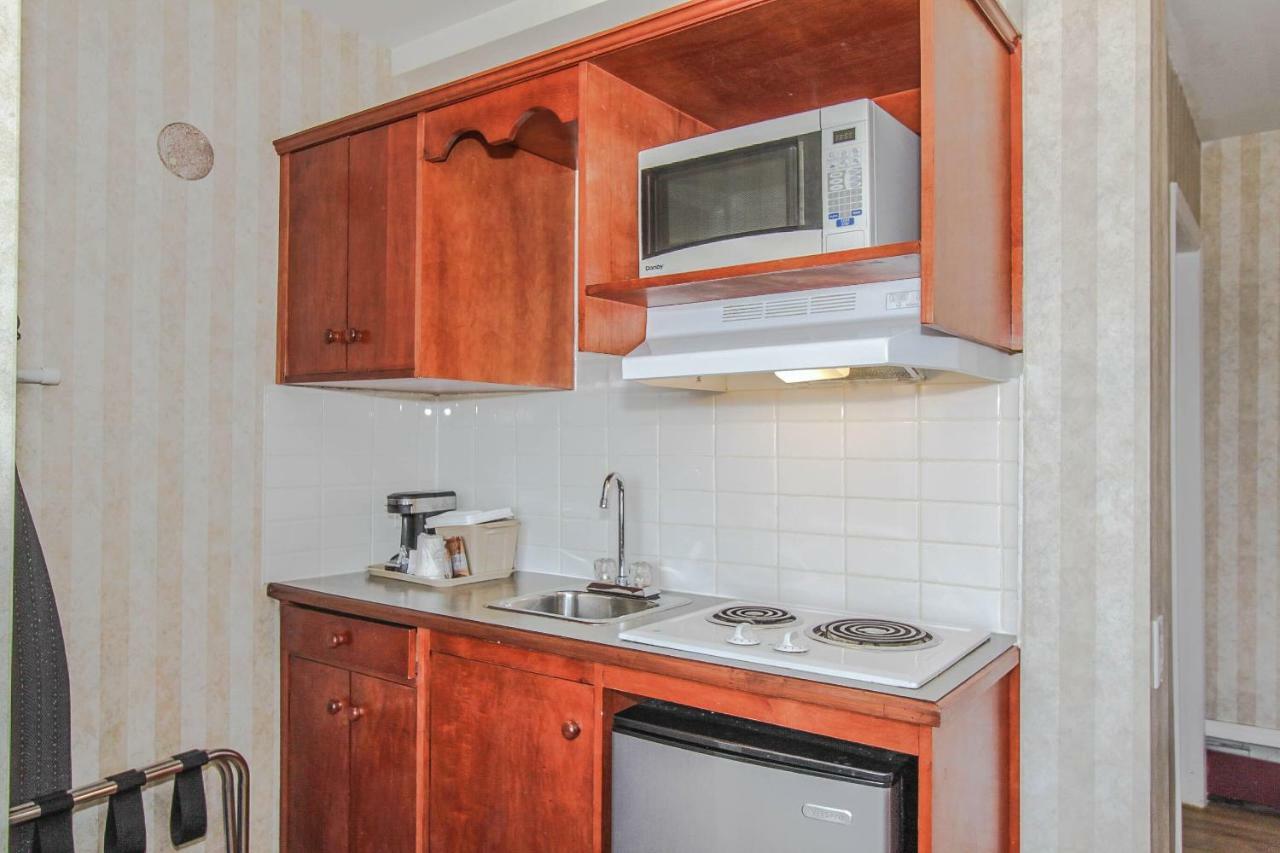 YYC Canadas Best Value Inn Chinook Station מראה חיצוני תמונה