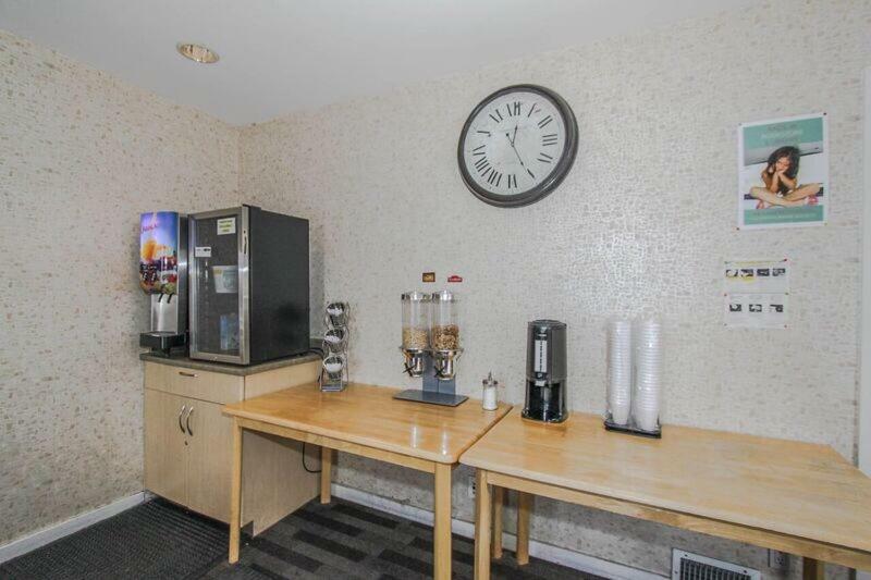 YYC Canadas Best Value Inn Chinook Station מראה חיצוני תמונה
